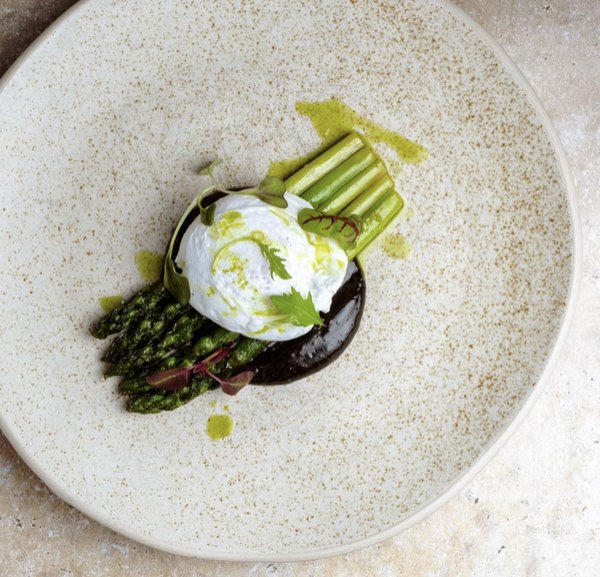 Burrata mit grünem Spargel im Rossini Bensheim